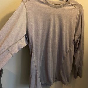 Mountain Hardware  Men’s long sleeve green, small